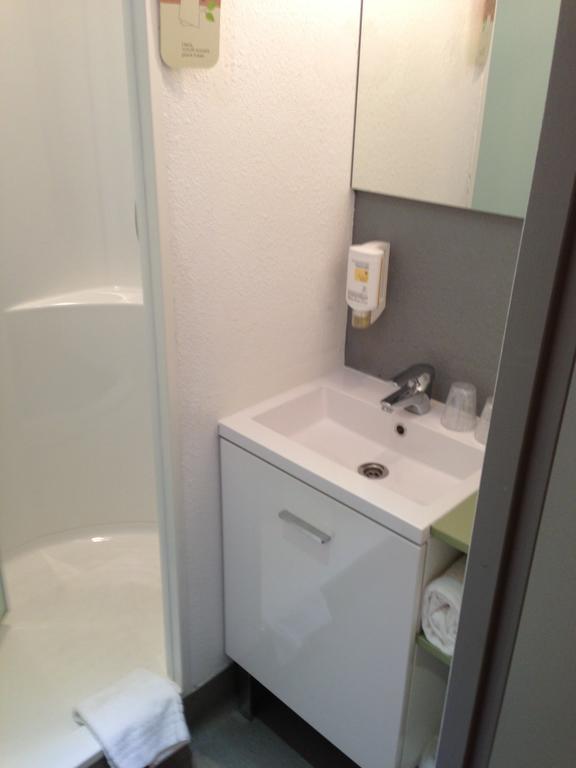 Ibis Budget Cannes Centre Ville Room photo